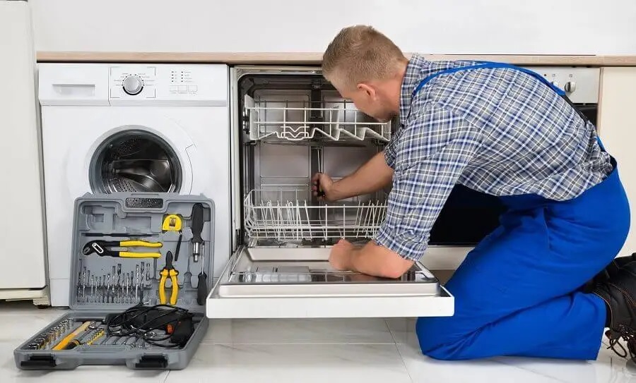 Şişli Gorenje servisi teknisyen ekibi beyaz eşya tamiri yaparken